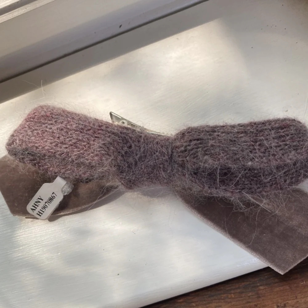 Anthropologie Brown  Sweater Velvet Bow Hair Clip